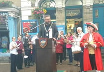VIDEO: Fair Week glove hanging ceremony - how does Cllr Povey do reading the royal charter?