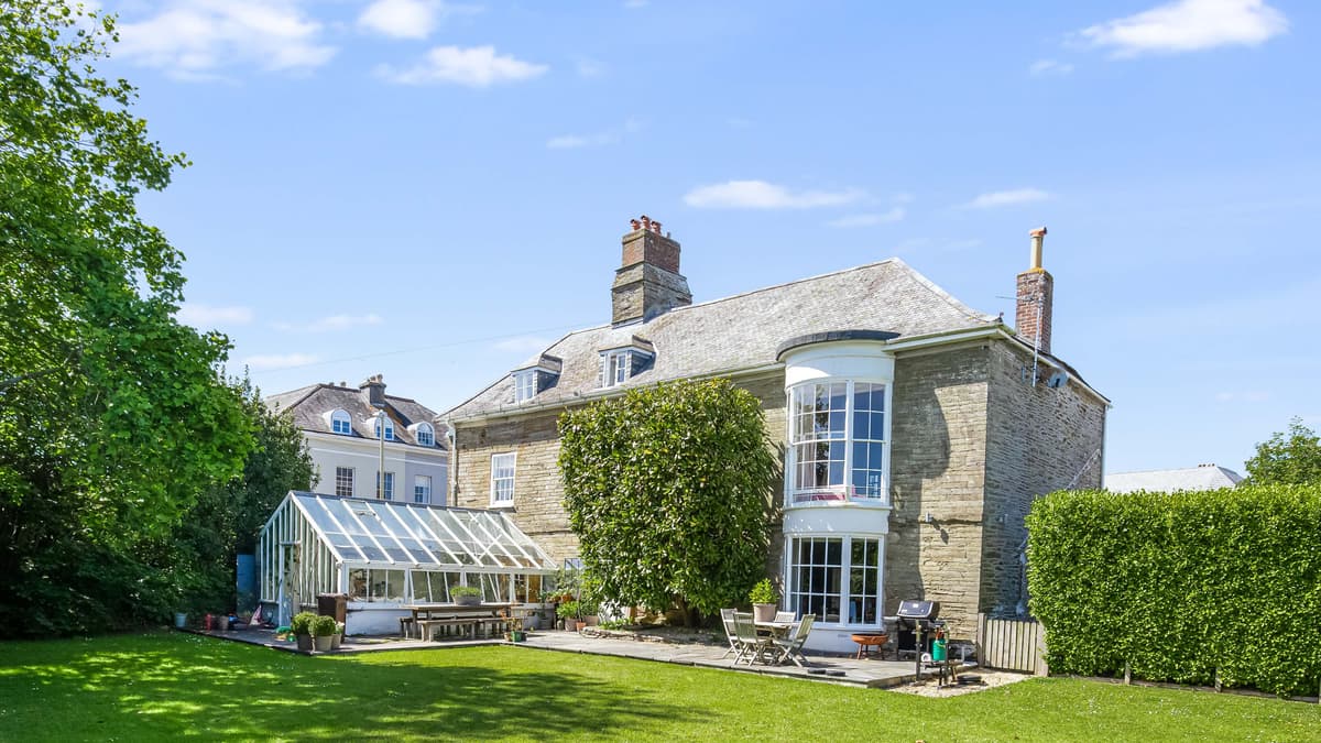 Knowle House Kingsbridge where rare cirl bunting was discovered is up