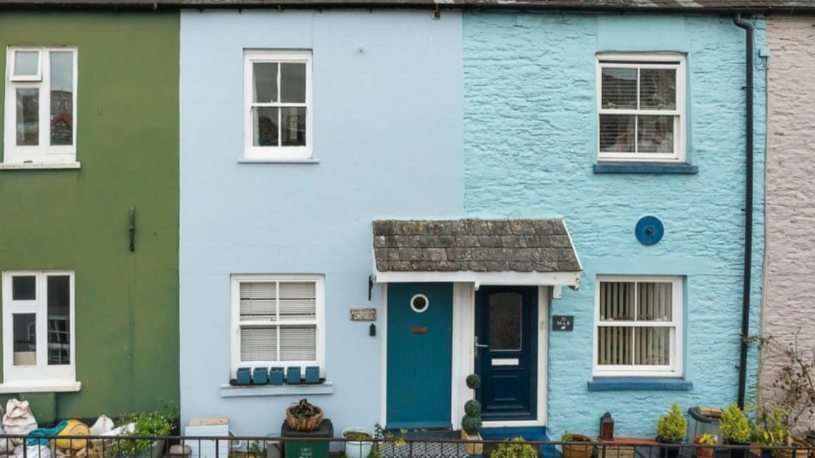 Kingsbridge “charming” cottage for auction with views over town and