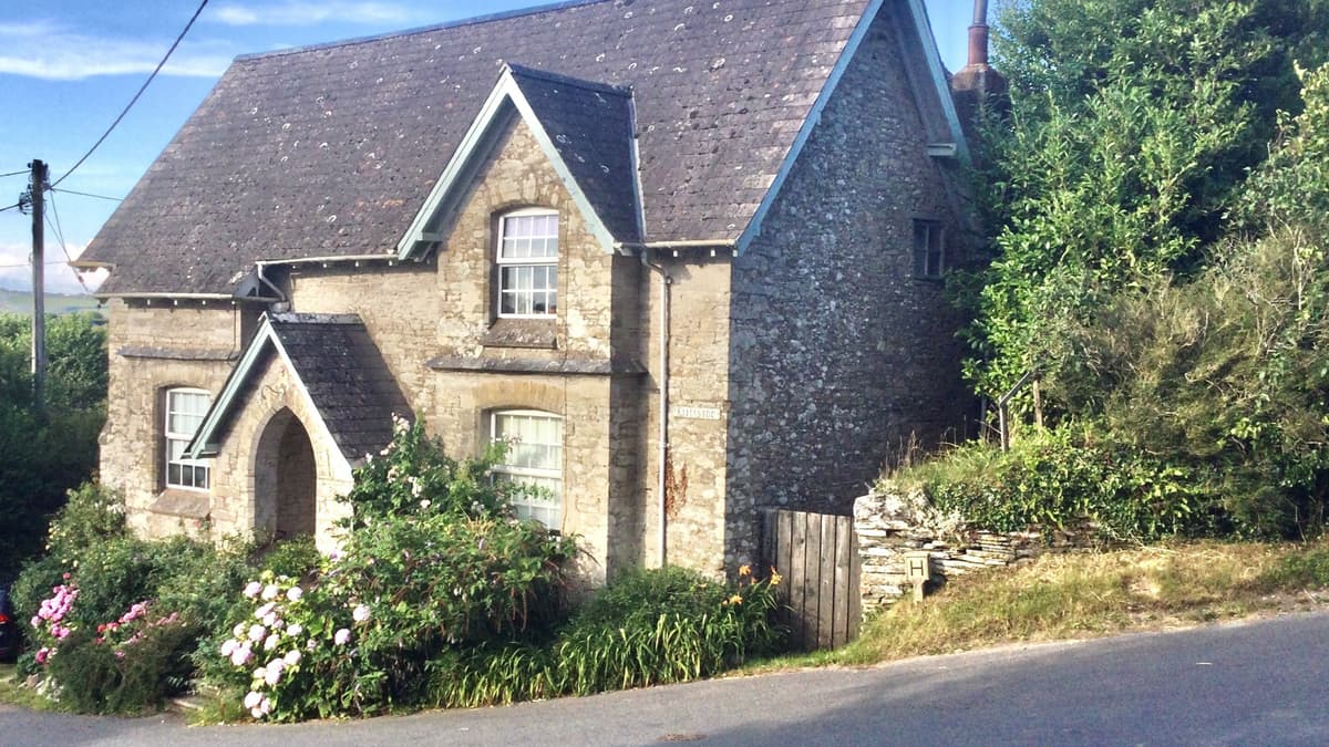 East Allington stone cottage for sale is one of village’s oldest kingsbridgetoday.co.uk