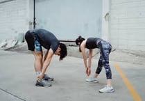 Fitness expert shares top safety tips for exercising outside 