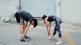 Fitness expert shares top safety tips for exercising outside 
