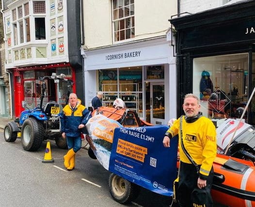 Bakery raises funds for boathouse