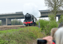 Watch as the Flying Scotsman passes through Newton Abbot 