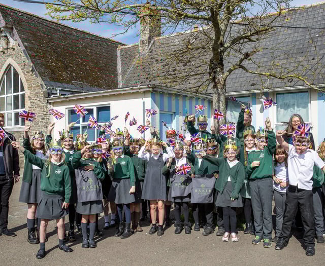 Crowning glory for school children as they mark historical event