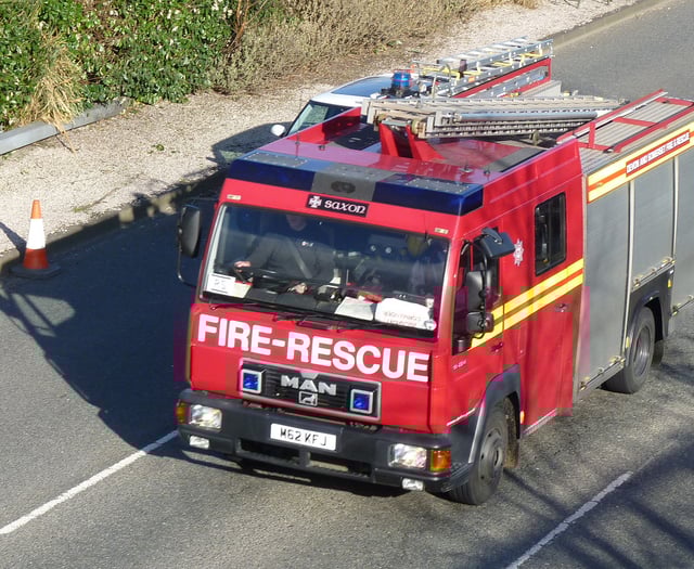 14 fire crews fighting Drewsteignton thatch fire
