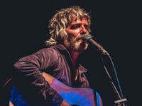 Singer John to land in Totnes