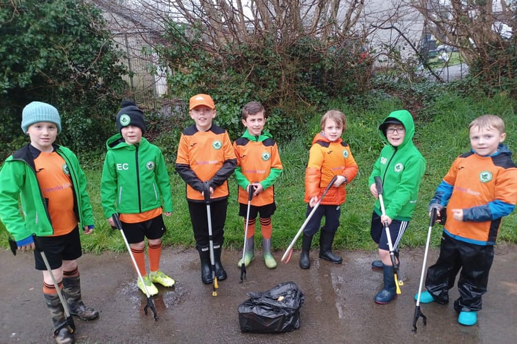 Ivybridge Under 8s do a fundraising litter pick