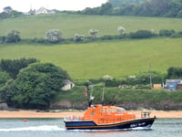 Fundraising runner visits Salcombe lifeboat station