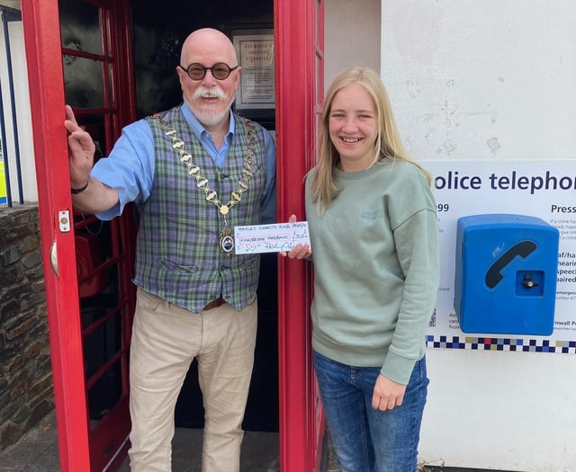 World's Smallest Nightclub helps Kingsbridge Foodbank