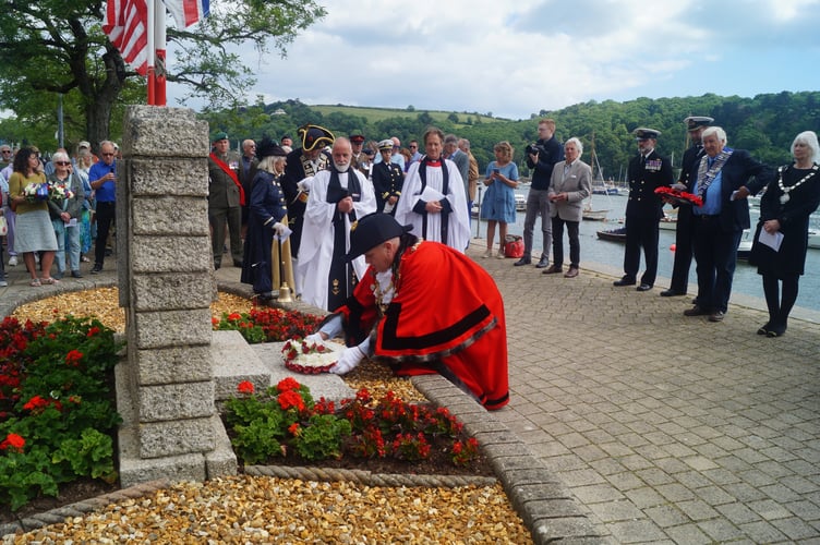 Mayor of Dartmouth Cllr David Wells lays a wreath. Photo Karen Perrow