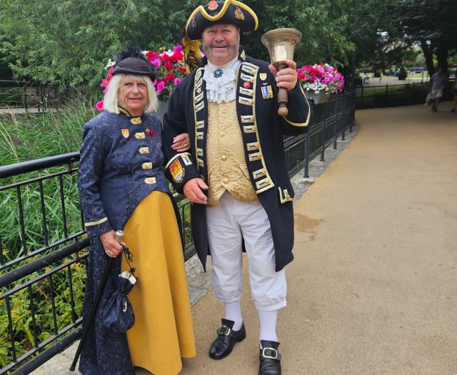 Oyez! Oyez! Oyez! Les and Liz compete for top honours