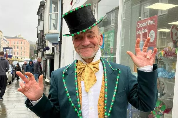 Totnes legend Graham to have his portrait painted