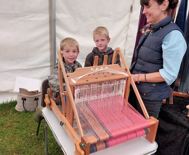 The Weaving Loft demonstrate to show goers