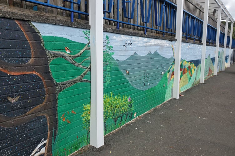 Harbertonford Primary Schools mural complete 