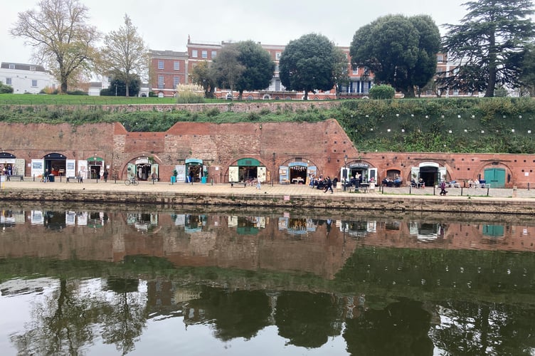 There are plenty of interesting craft shops in the arches