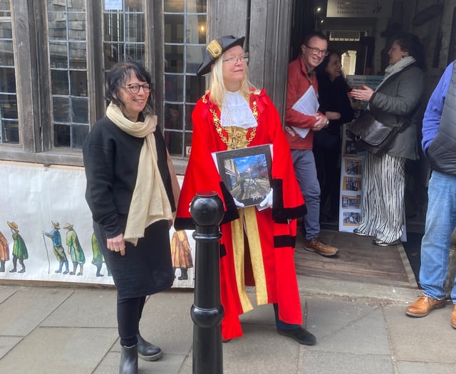 Totnes mayor seals 30-year time capsule