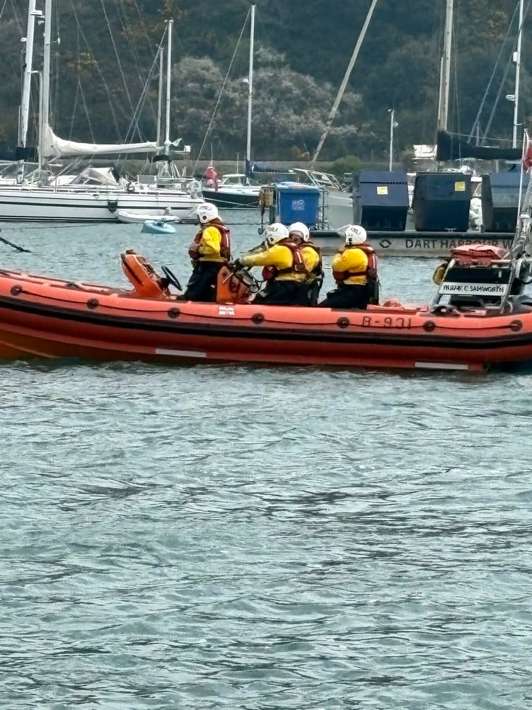 Dart RNLI searces the area with a RIB