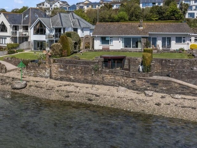 Council torpedoes oversized house plans