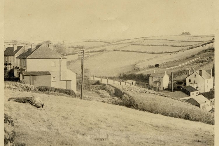 Houses on left at Stentiford Hill, Kingsbridge