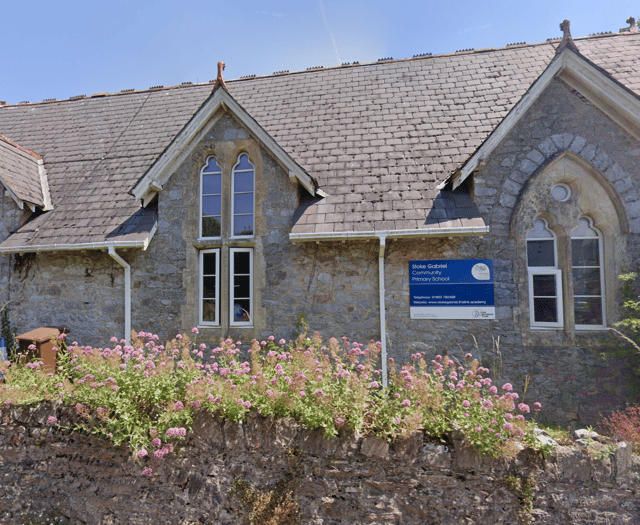 Totnes primary school closes amid burst water pipe disruption