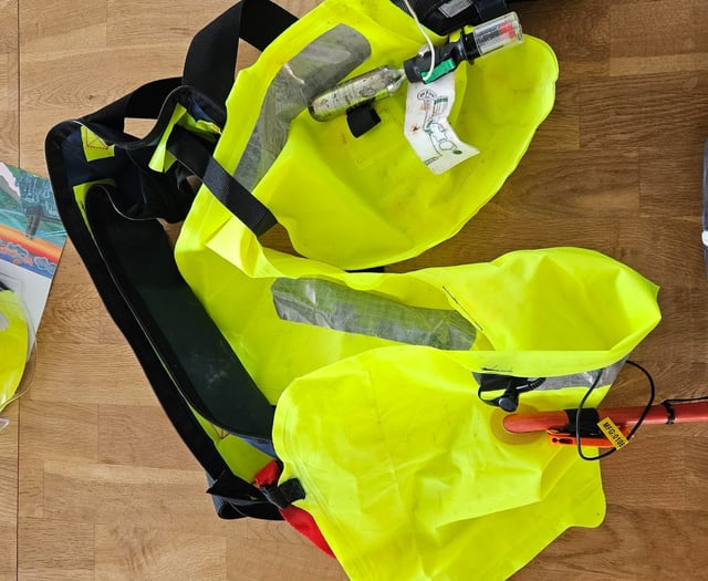 Salcombe RNLI warns of faulty lifejackets after sailors' near-miss