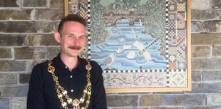 Totnes Town Council unveils new mosaic art at bus stops