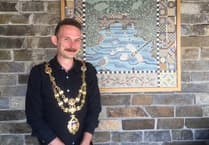 New mosaic art brightens Totnes bus stops