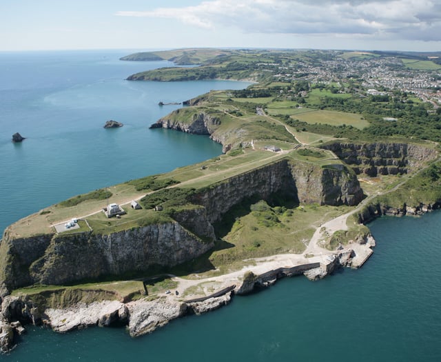 Police urge calm amid Devon fishing tensions