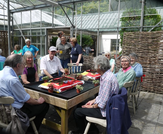 Memory Club enjoys sunny Avon Mill outing