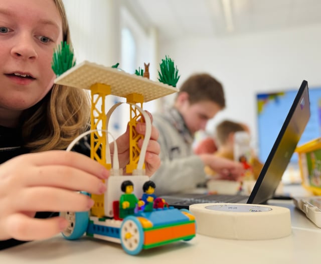 Libraries Unlimited brings LEGO robotics to Devon libraries