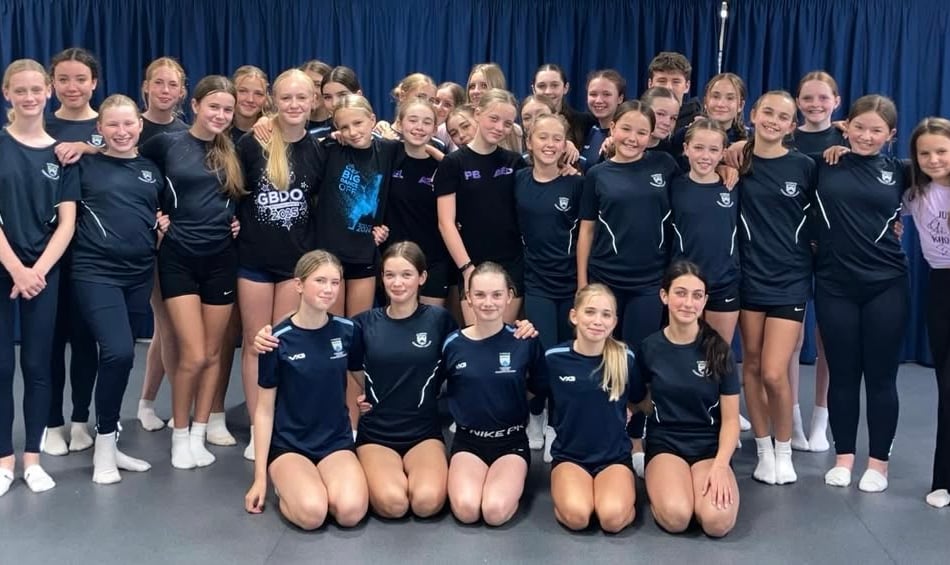 42 young dancers shine at Disneyland Paris