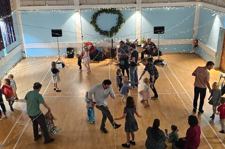 Harbertonford PTFA Barn Dance in full swing