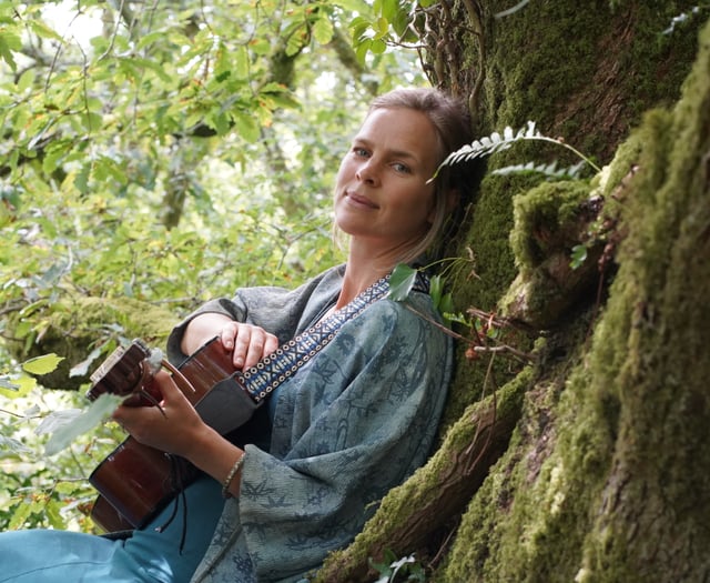 Charlotte Mabon debuts album with special gig in Totnes