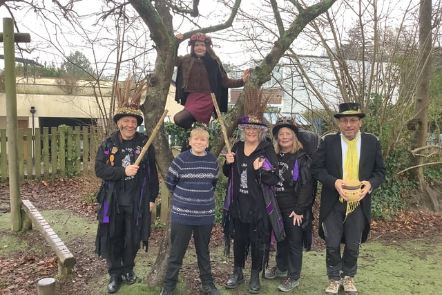 Stoke Gabriel Wassail: Lanterns and cider