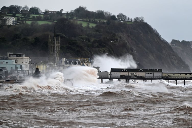 Storm Ingrid batters Teignmouth
