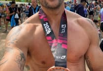 Emrhys Cooper completes London Marathon for his mum