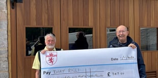 Devon golf captains donate £947.50 to Dart RNLI's new station