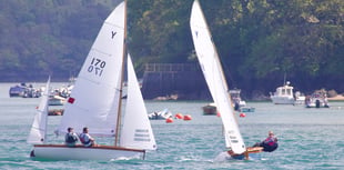 Salcombe Yawl blue and red fleet battles
