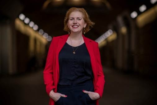 Burgh Island welcomes bestselling author Clare Mackintosh
