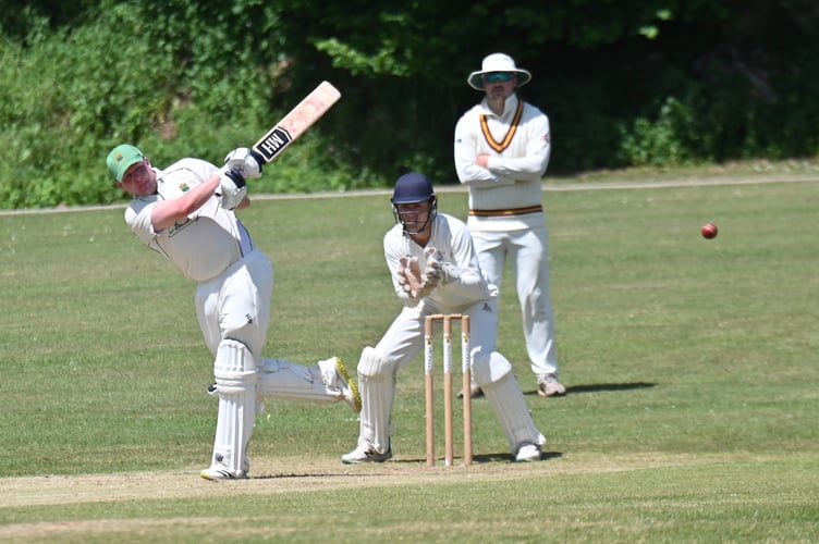 Devon Cricket League C Division West. Ipplepen 1st XI versus Cornwood 2nd XI. A 6 wicket win for Penns' who pipped their South Hams visitors score of 259/6 after 45 overs with 263/4 after 42.4 overs. Cornwood's H Woolway and Penn's 'keeper N Sutton