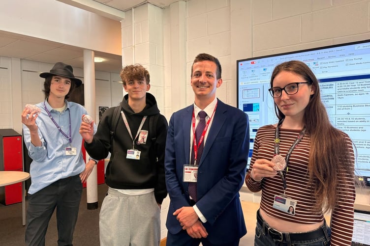 Iain Ramsey, Market Intelligence & Analysis Manager at the Bank of England with KCC students
