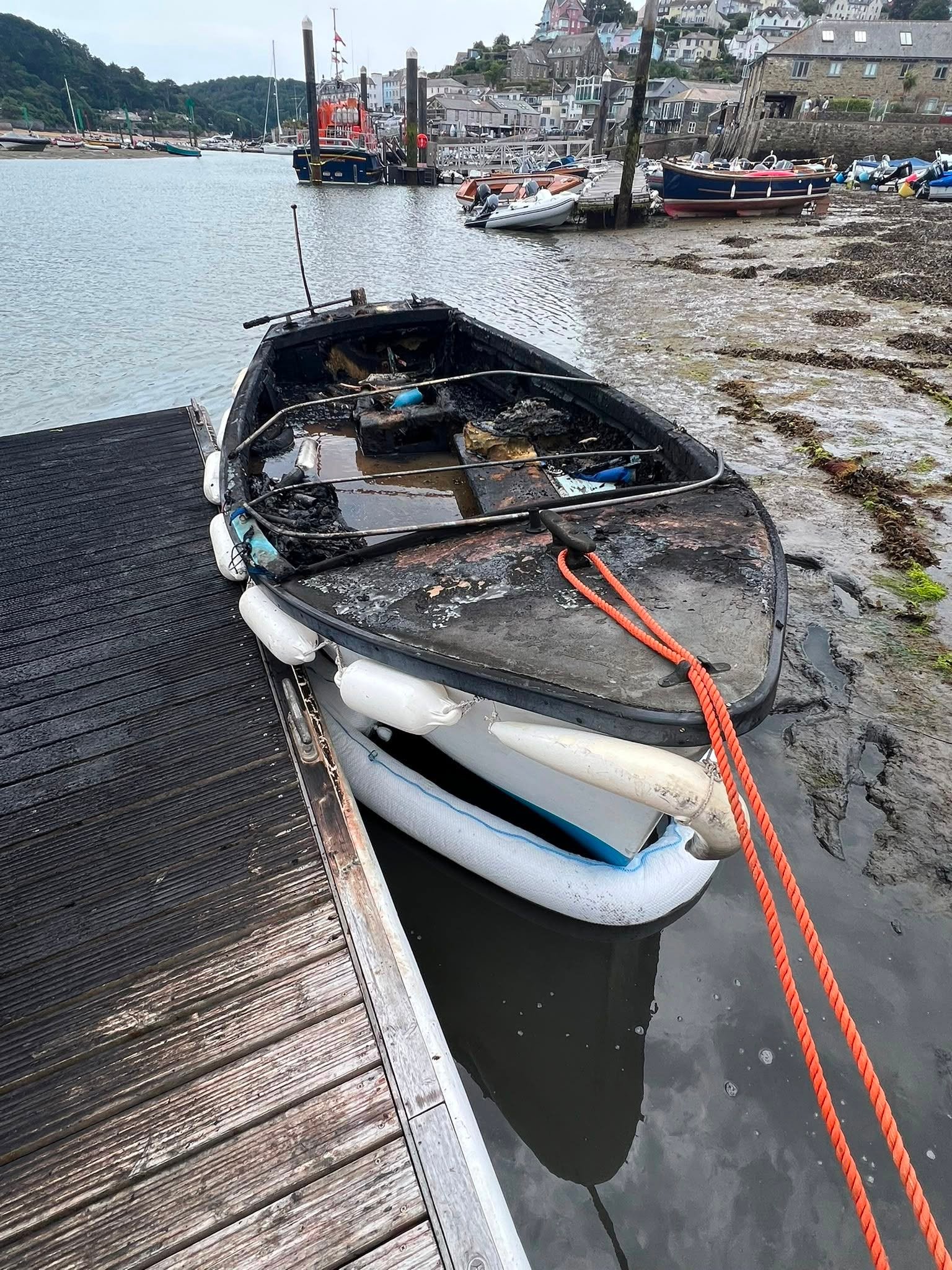 Hero praised for salcombe boat fire rescue