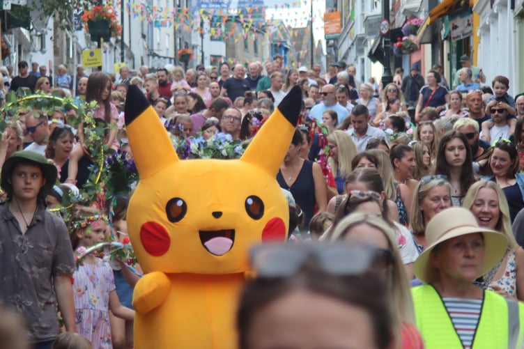 Hundreds turned out for the much-loved Floral Dance