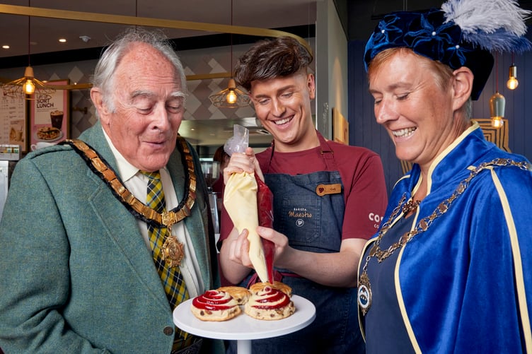 The Mayors of Kingsbridge and Saltash - based on either side of the great British cream tea debate - receive the first Costa 50/50 scone, piped with jam and cream simultaneously to settle the age-old question of what goes on first.
FREE FOR ALL EDITORIAL USE INCLUDING VIA NEWS AGENCIES